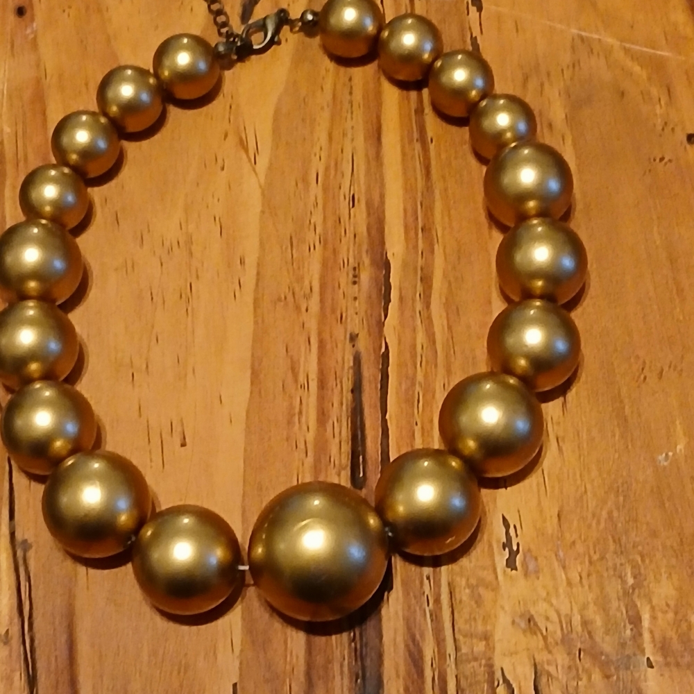 Elegant Gold Beaded Necklace